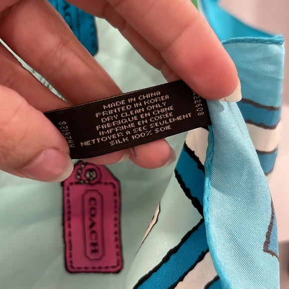 Super Rare Coach Hangtag Square Scarf - Picture 10 of 14